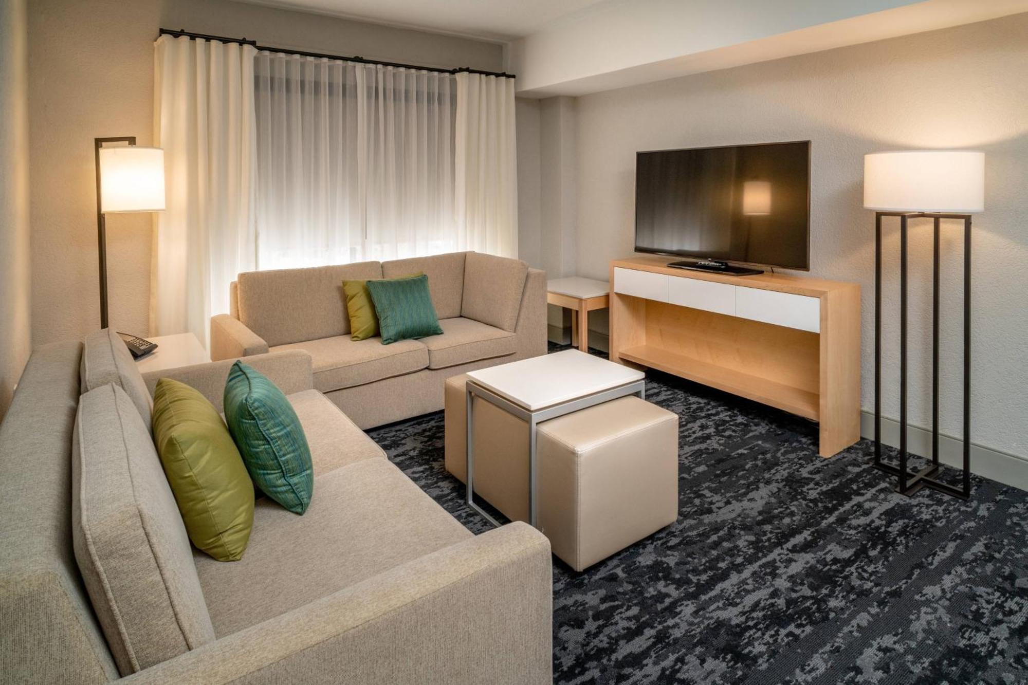 Delta Hotels By Marriott Huntington Downtown Bagian luar foto