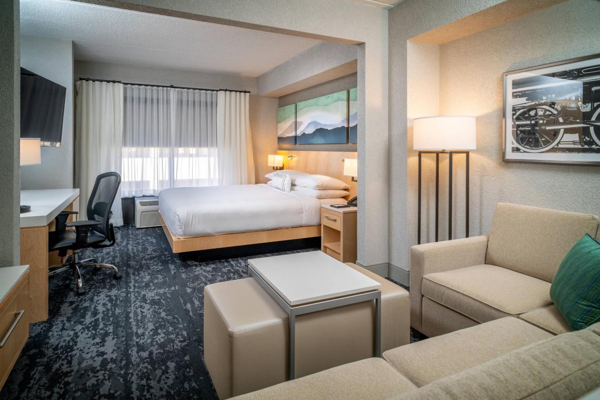 Delta Hotels By Marriott Huntington Downtown Bagian luar foto