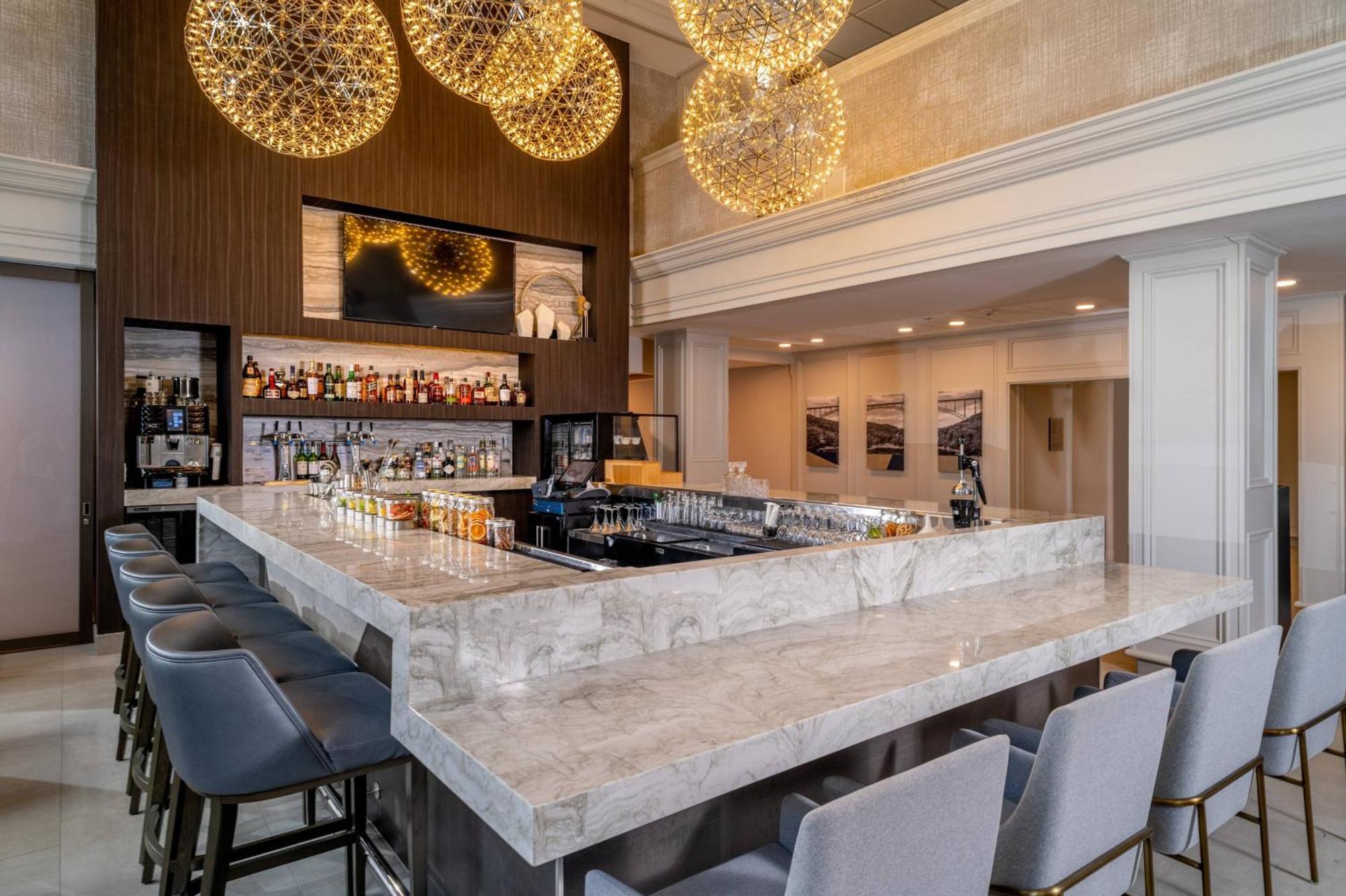 Delta Hotels By Marriott Huntington Downtown Bagian luar foto