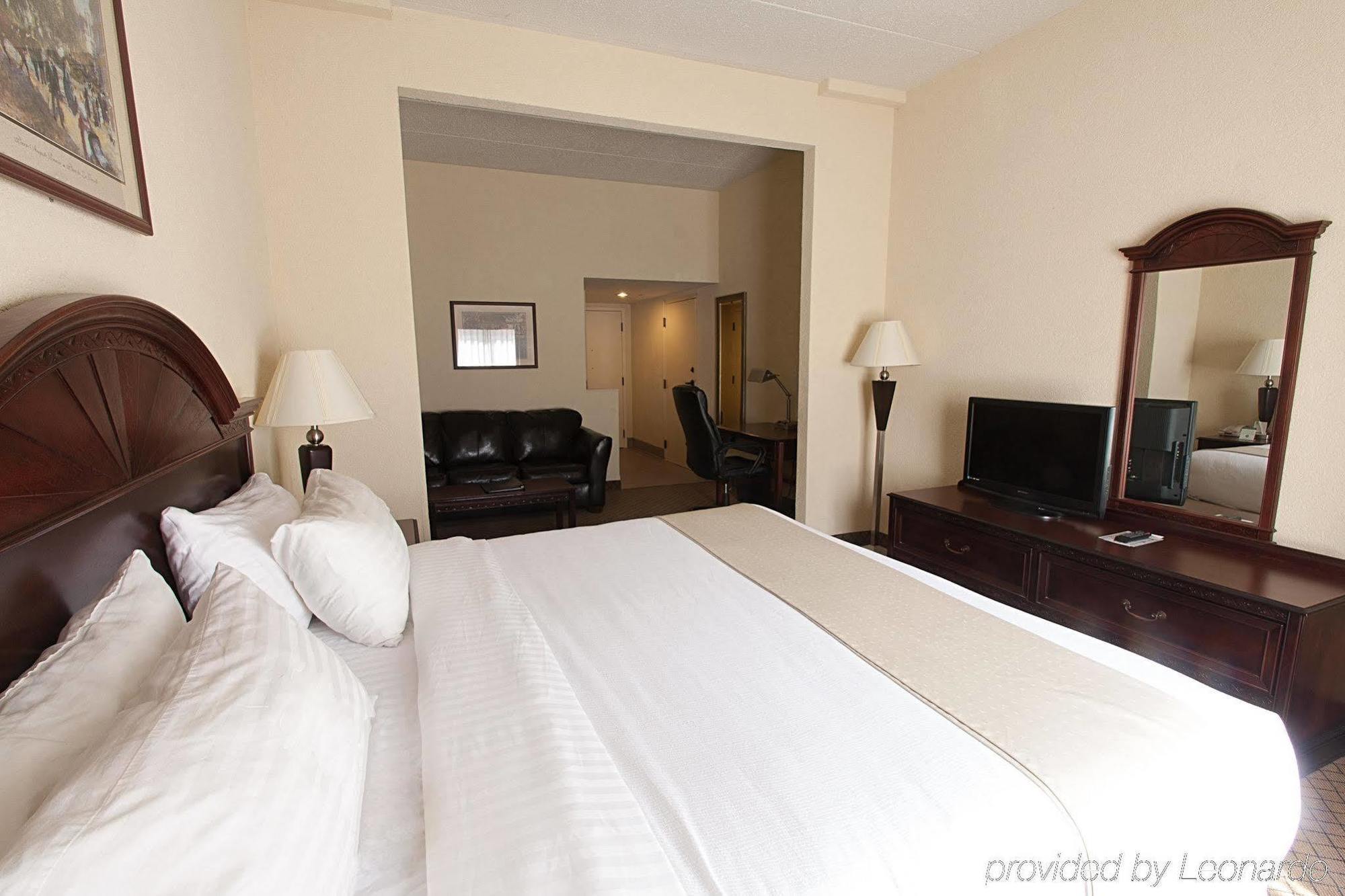 Delta Hotels By Marriott Huntington Downtown Bagian luar foto