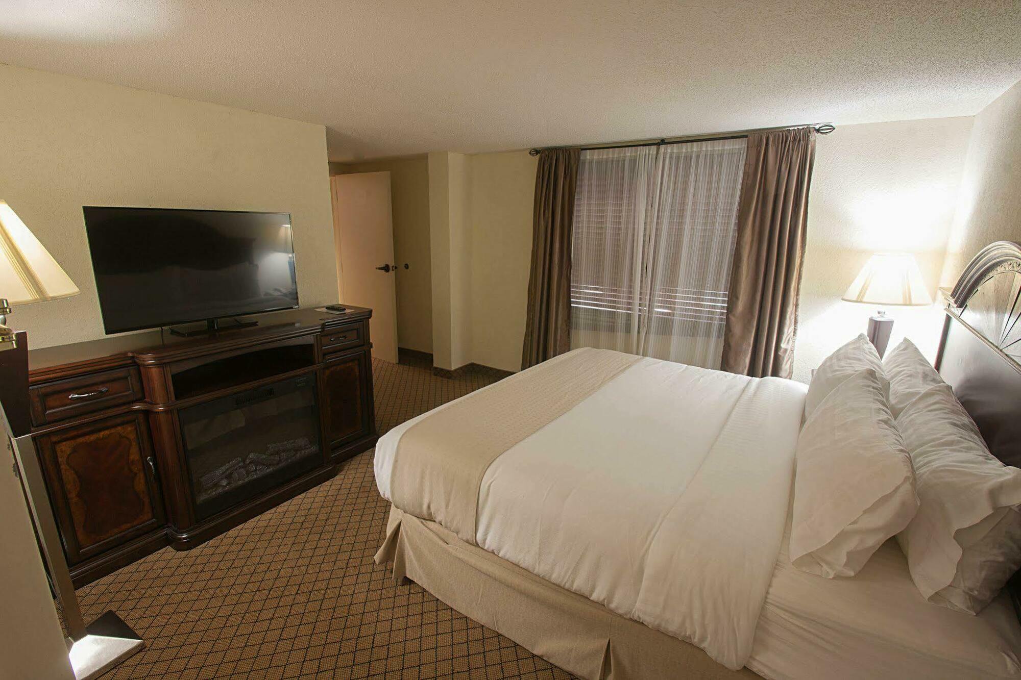Delta Hotels By Marriott Huntington Downtown Bagian luar foto